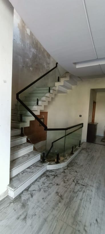 Glass Railing Staircase 1